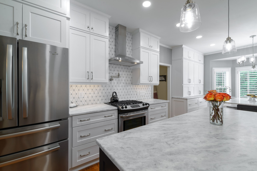 Transitional kitchen photo in Atlanta