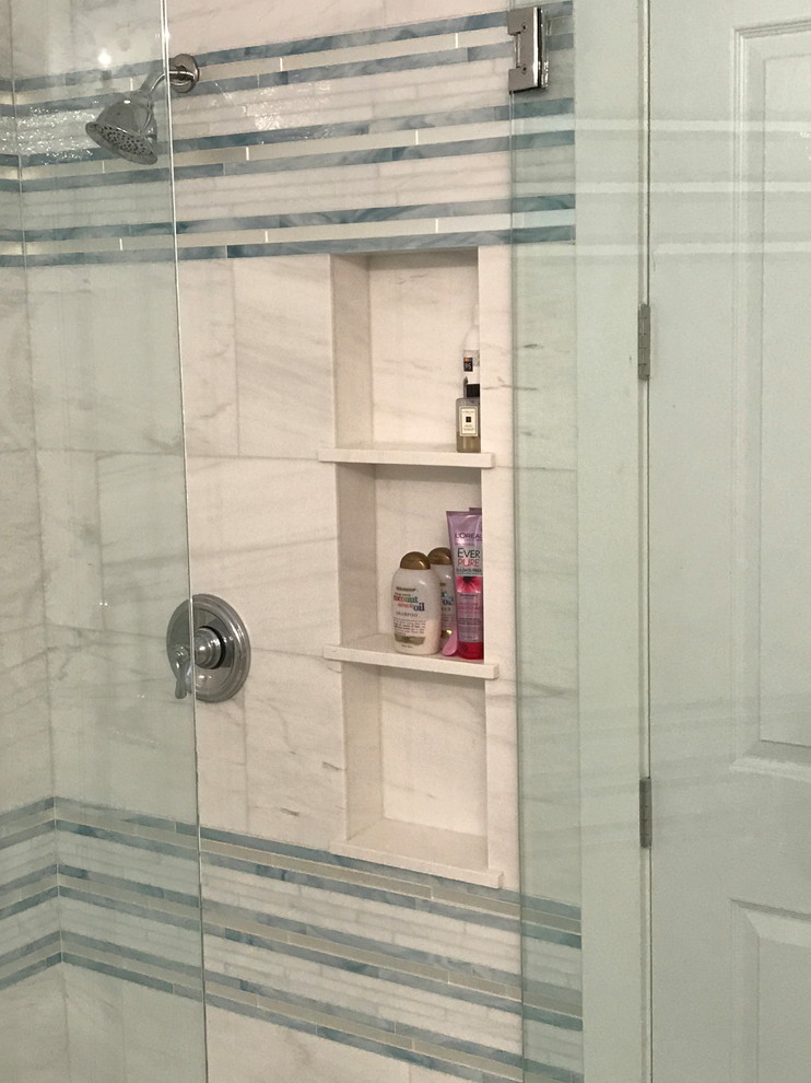Bathroom - bathroom idea in Miami