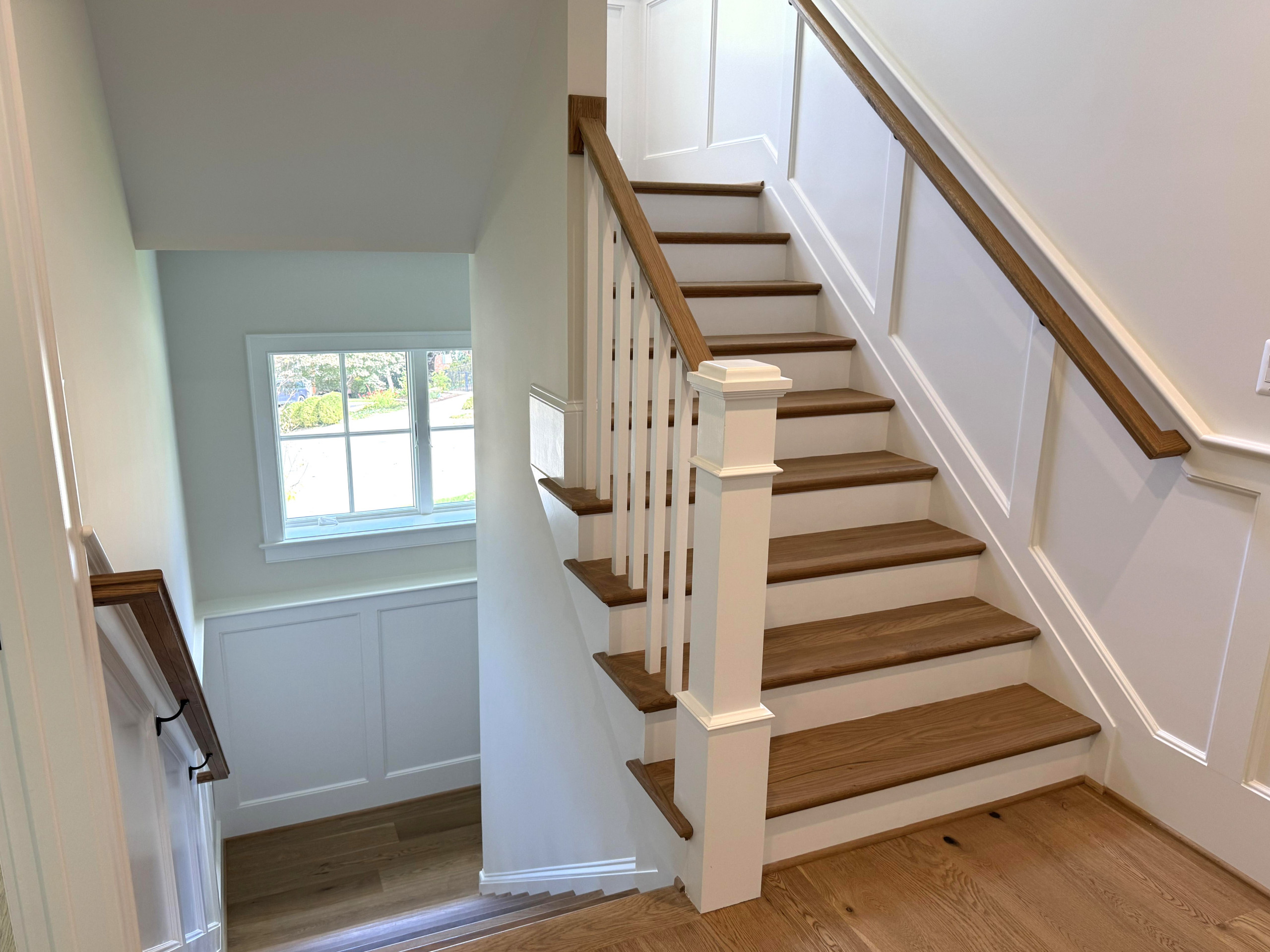 141_Timeless U Shaped Stair with Traditional Box Newels, Arlington, VA 22207