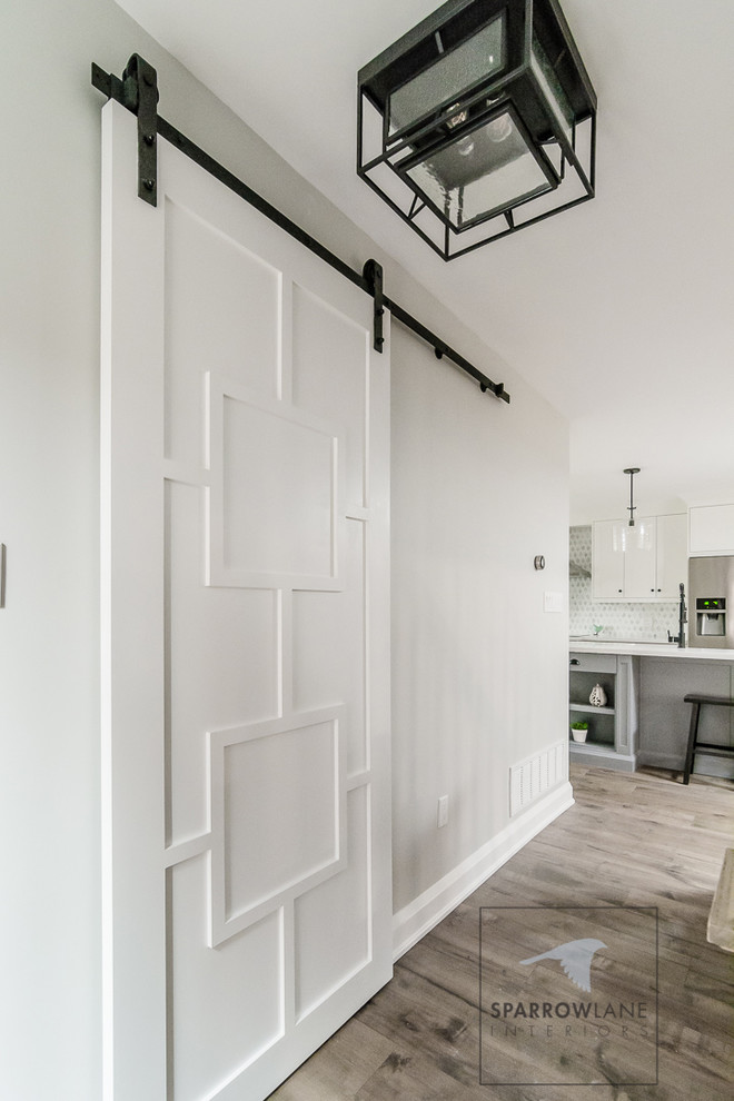 Transitional kitchen photo in Toronto