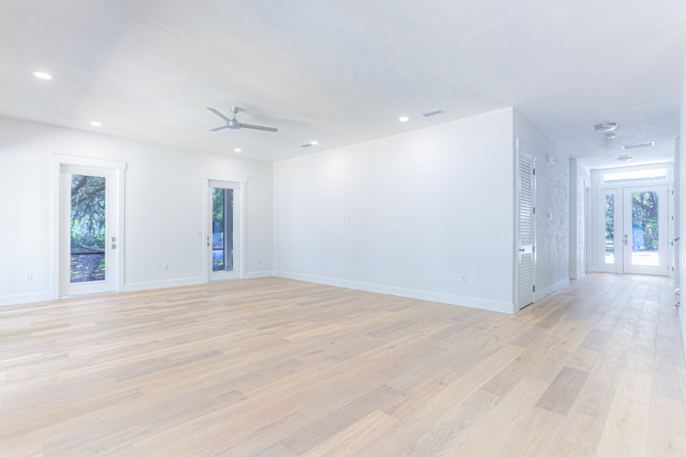 Custom Home - Lake Winnott, FL