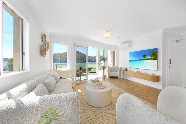 Ettalong Beach Apartment beach-style-living-room