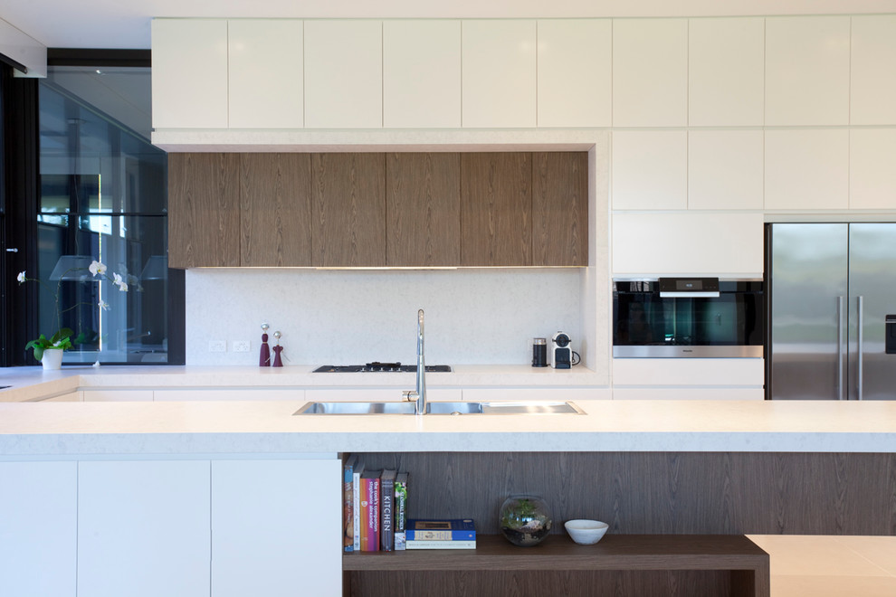 Photo of a transitional kitchen in Melbourne.