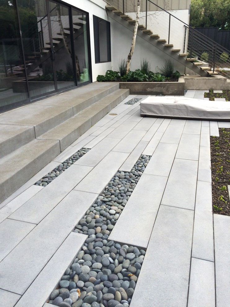 Inspiration for a contemporary patio in San Francisco.