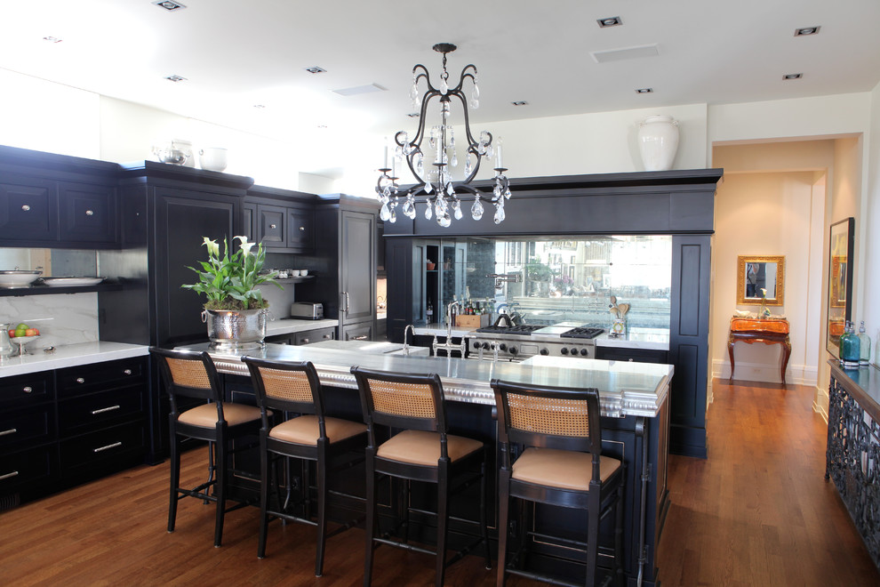 Inspiration for a transitional eat-in kitchen remodel in Calgary