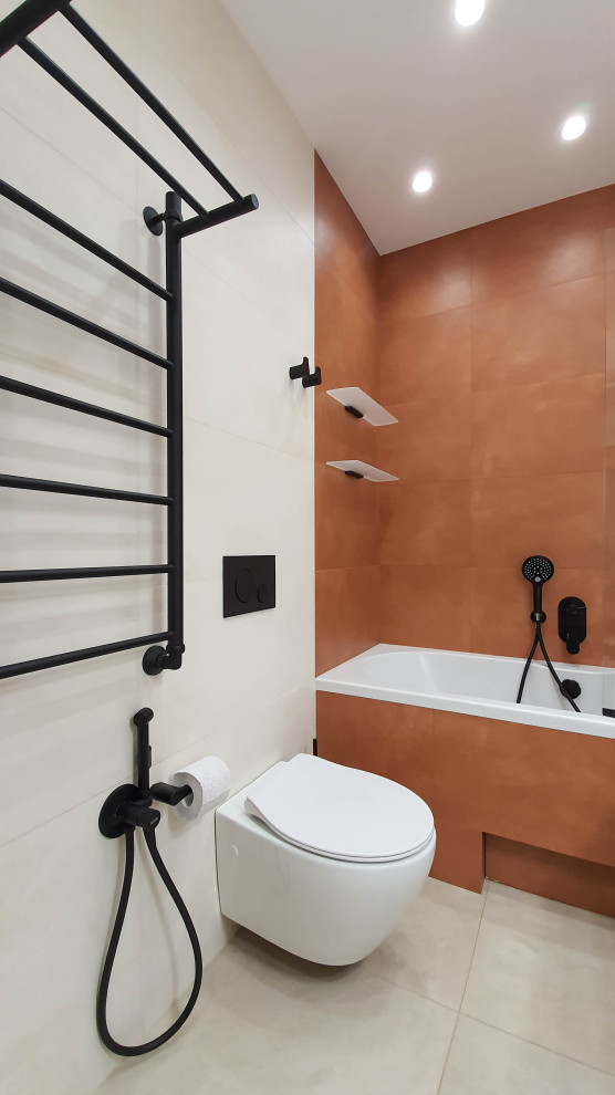 На фото: главная ванная комната в современном стиле с плоскими фасадами и встроенной тумбой