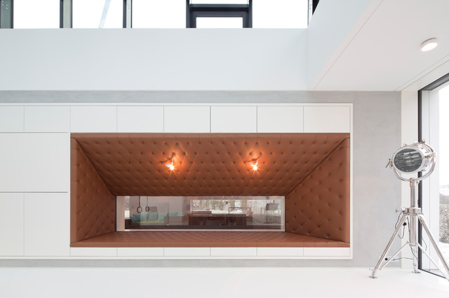 Unter den Eichen modern-hall