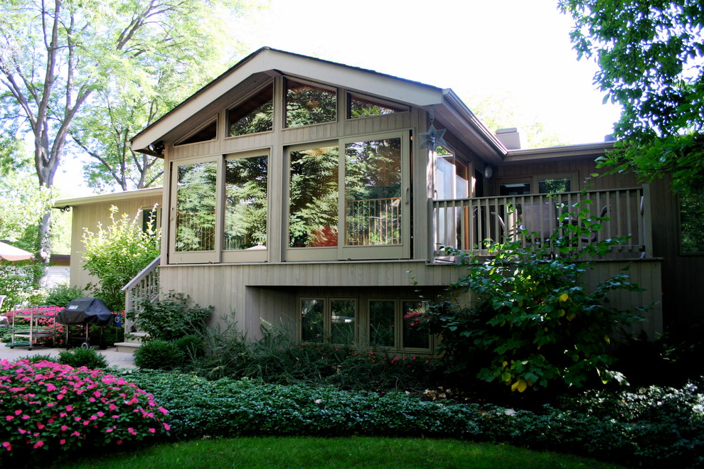 Inspiration for a contemporary home design remodel in Chicago