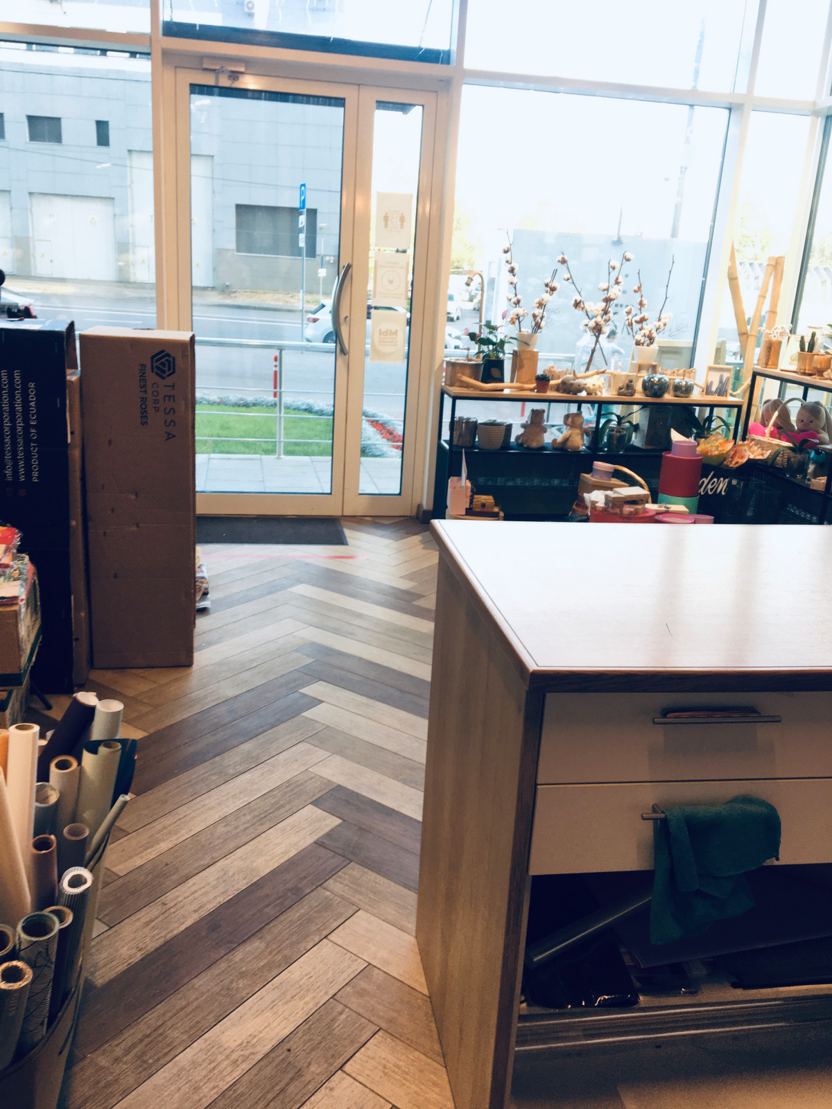 Реализация: магазин цветов в "ЖК Лица"