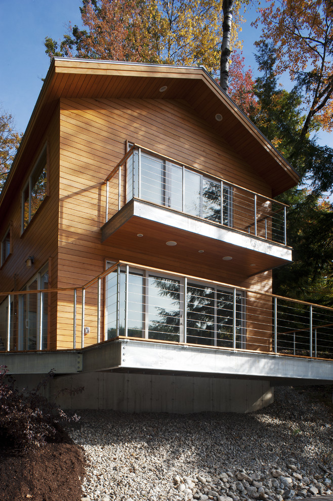 Design ideas for a contemporary exterior in Burlington.