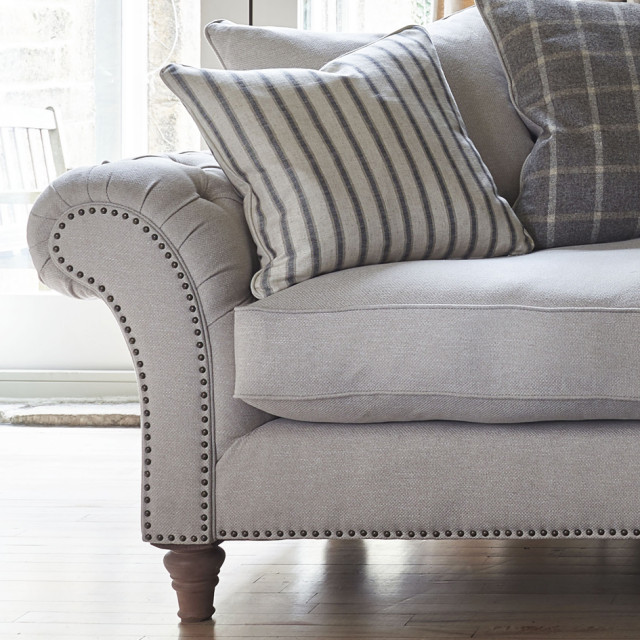 John Doe Artisan Kettlestone sofa lantlig-vardagsrum