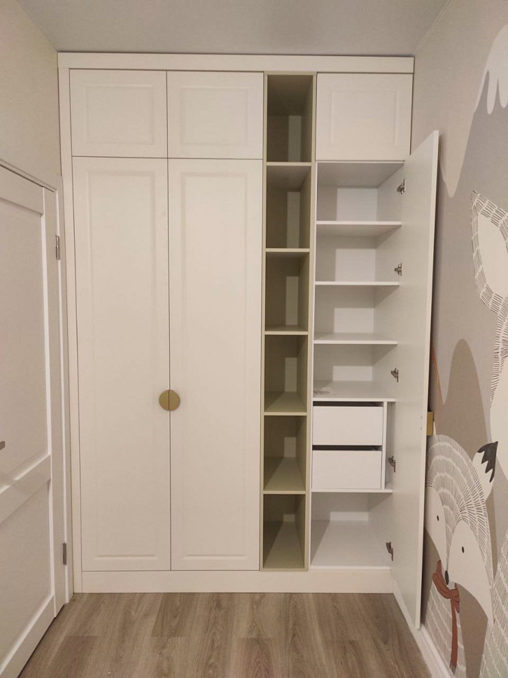 Распашные шкафы