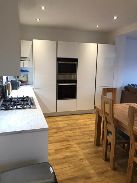 All White contemporaneo-cocina