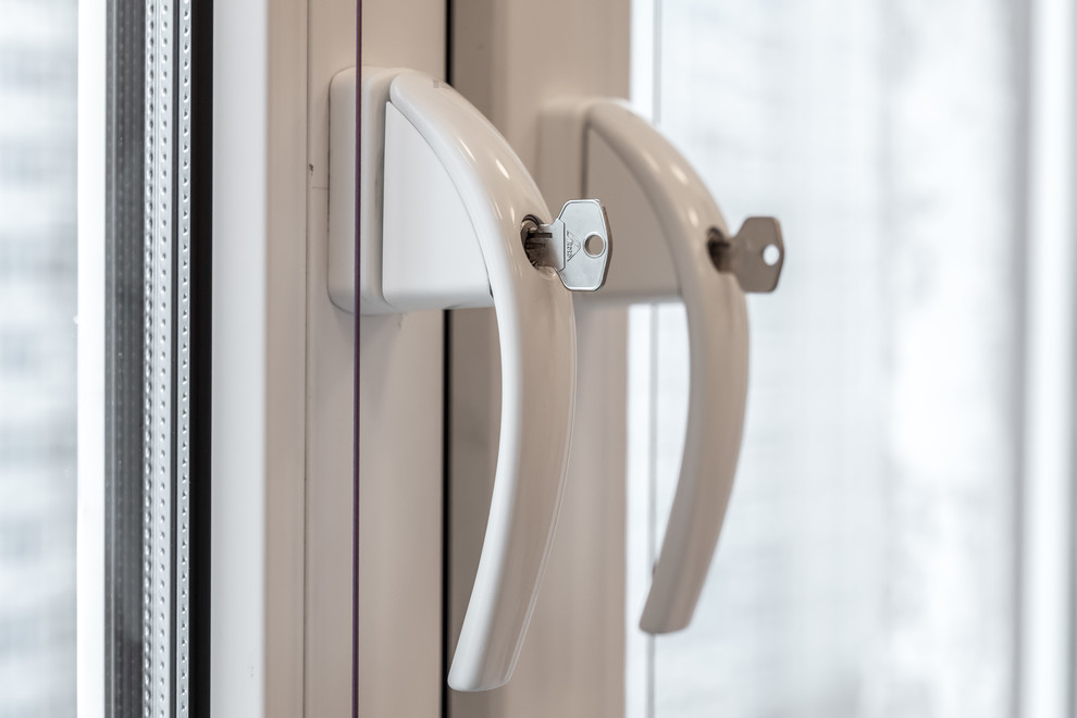 Пластиковые окна с фурнитурой Roto для героев ТВ проекта "Квартирный вопрос"