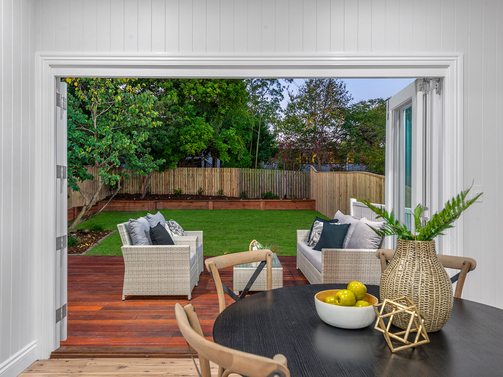 This is an example of a modern deck in Brisbane.