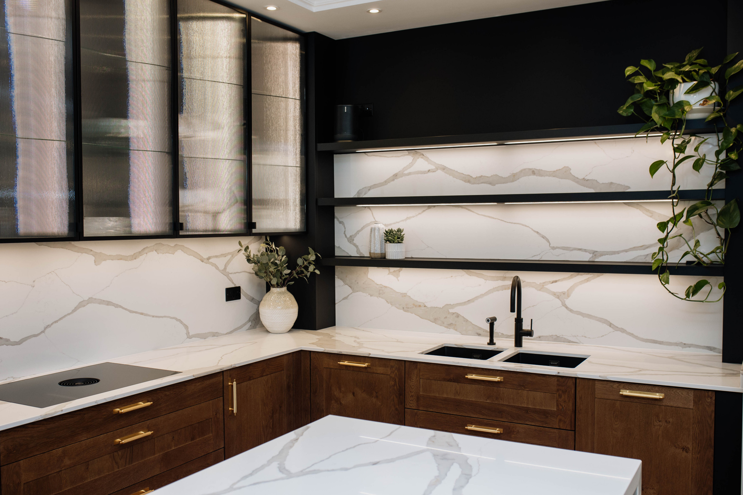 Solid Wood and Anthracite Kitchen