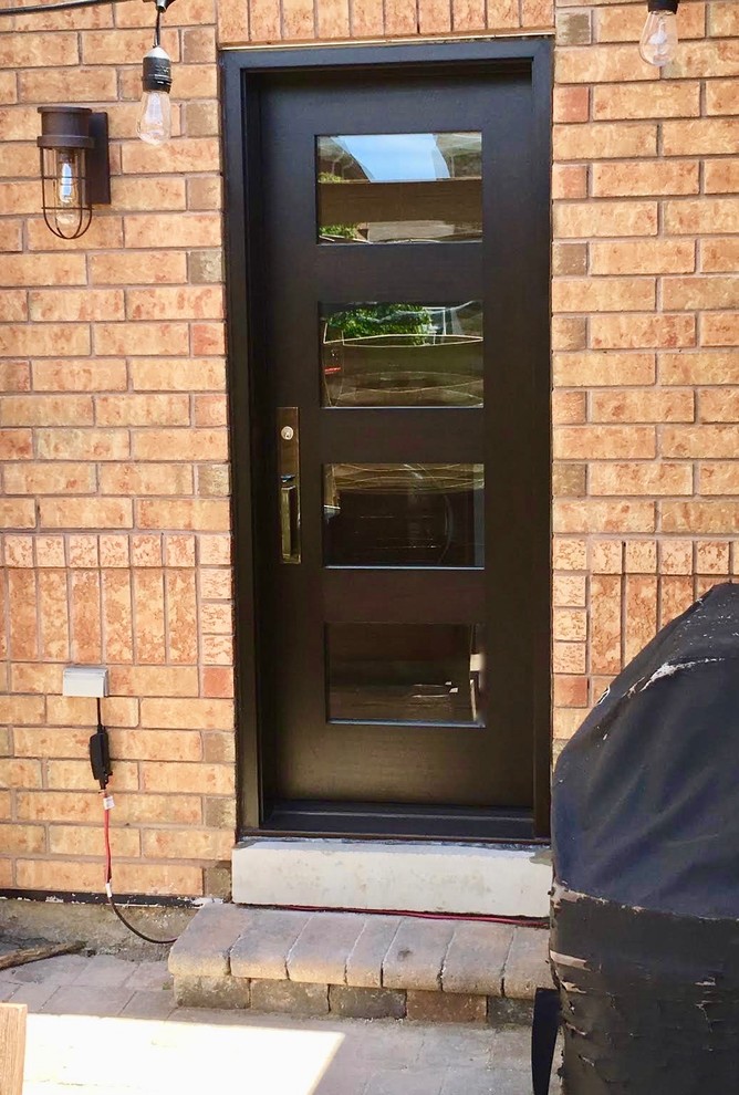 Entryway - transitional entryway idea in Toronto