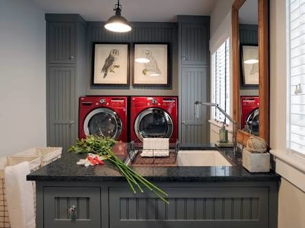 This is an example of a traditional laundry room in Perth.