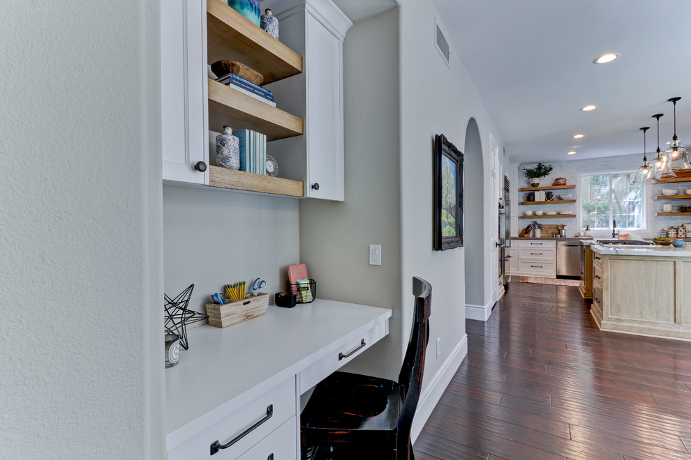 Example of a transitional home design design in Orange County