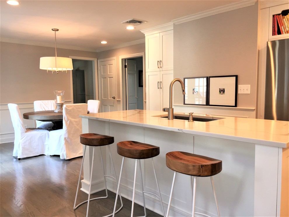 Kitchen - transitional kitchen idea in New York