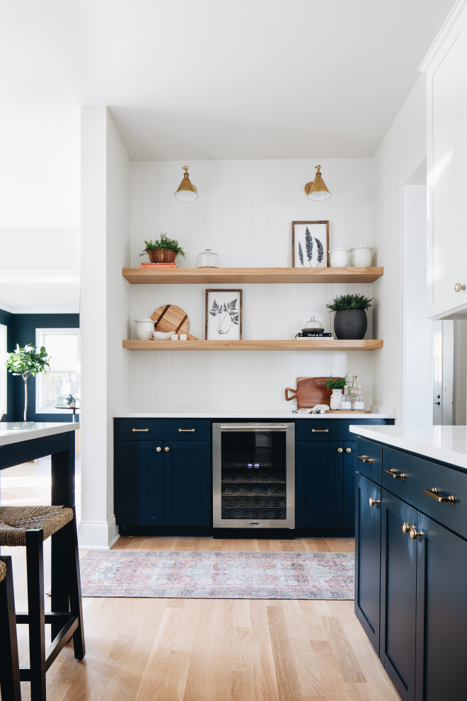 Example of a transitional kitchen design in Chicago