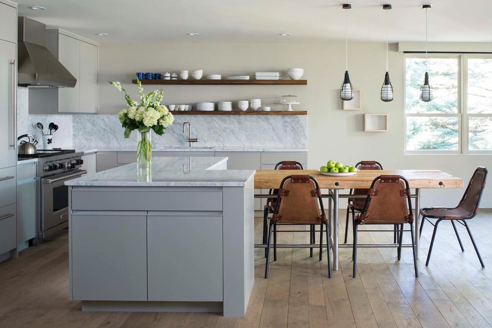 Contemporary eat-in kitchen in Other with an integrated sink, flat-panel cabinets, grey cabinets, grey splashback, stainless steel appliances, light hardwood floors, with island, beige floor and grey benchtop.
