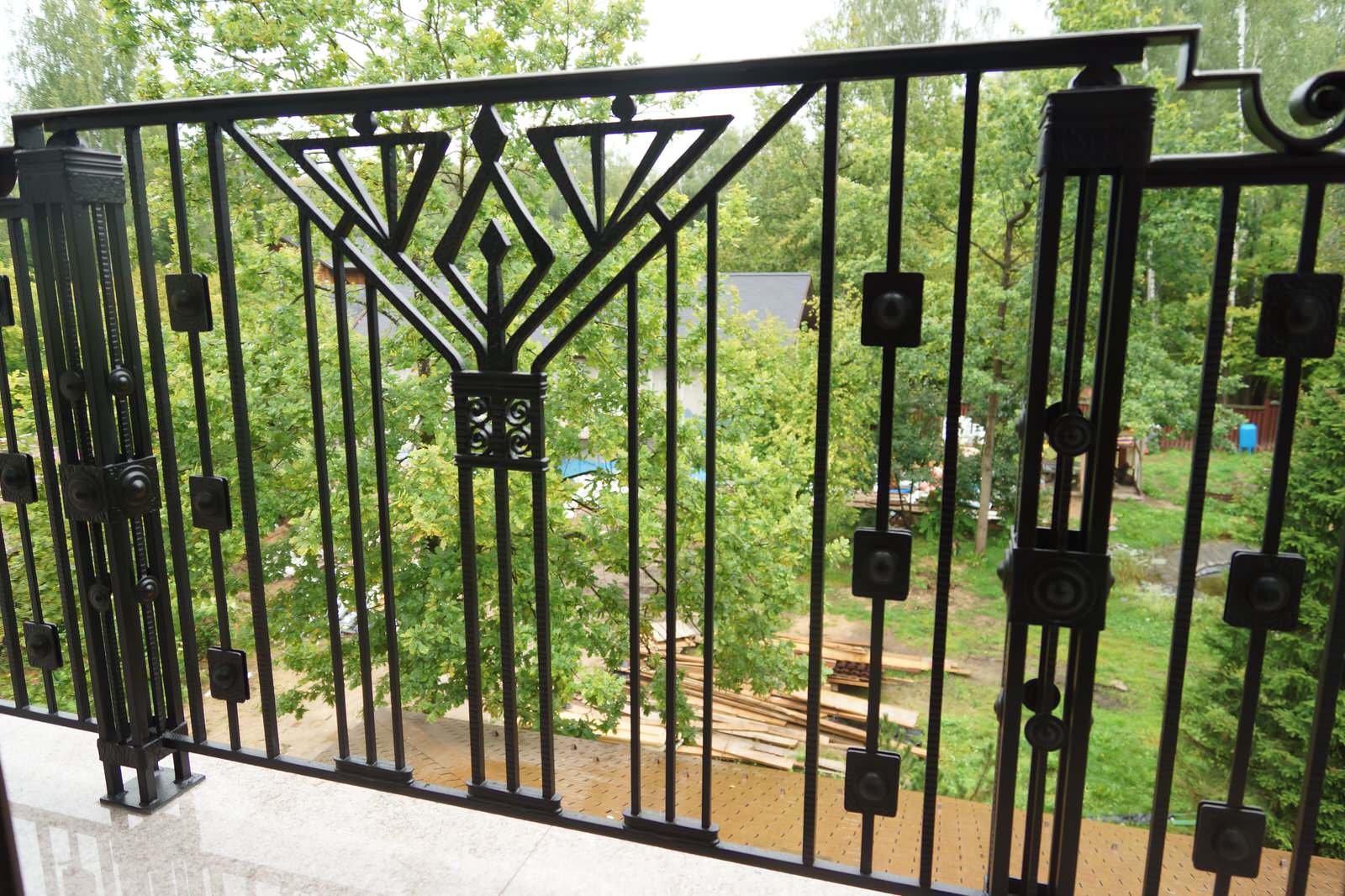 Кованные балконы в поселке Горки 2