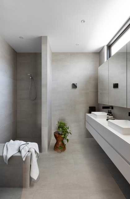 Sunny House modern-bathroom
