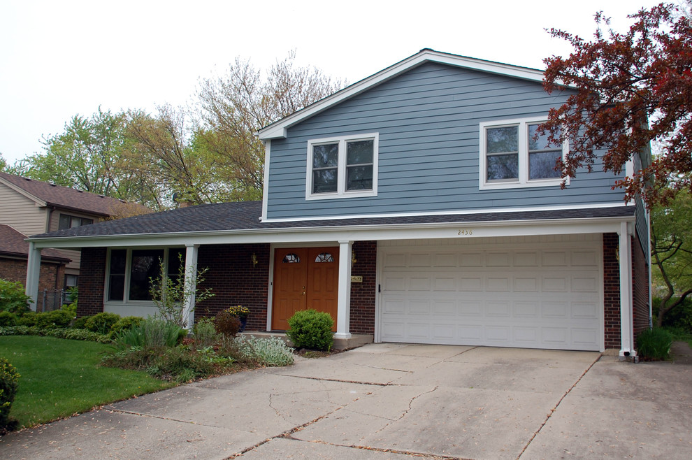 This is an example of a mid-sized traditional split-level blue house exterior in Other with concrete fiberboard siding, a gable roof and a shingle roof.