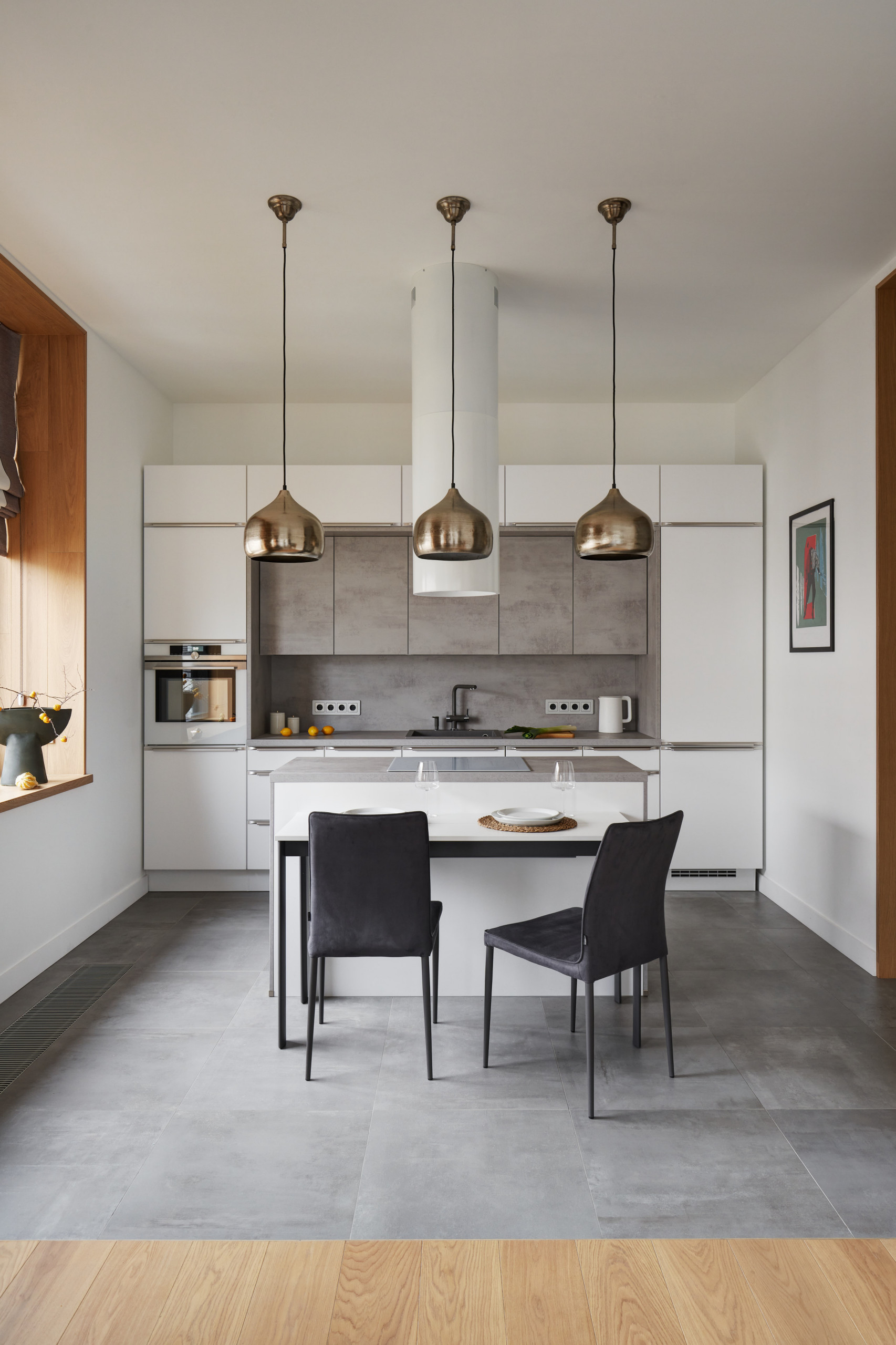 Black and white kitchens: Contemporary and ageless