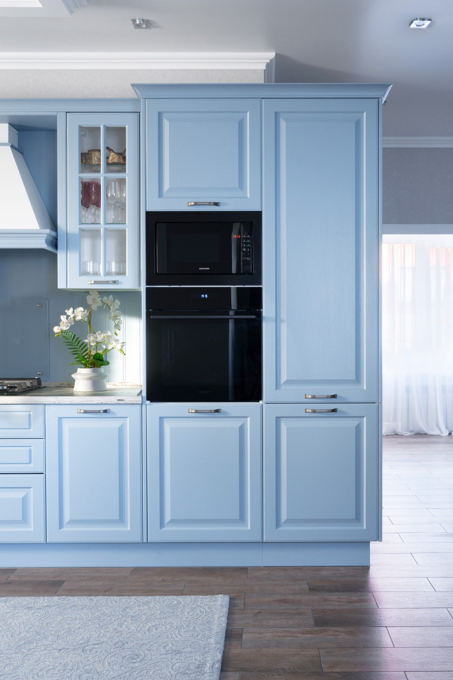 Кухня и прихожая в частном доме в Пензе