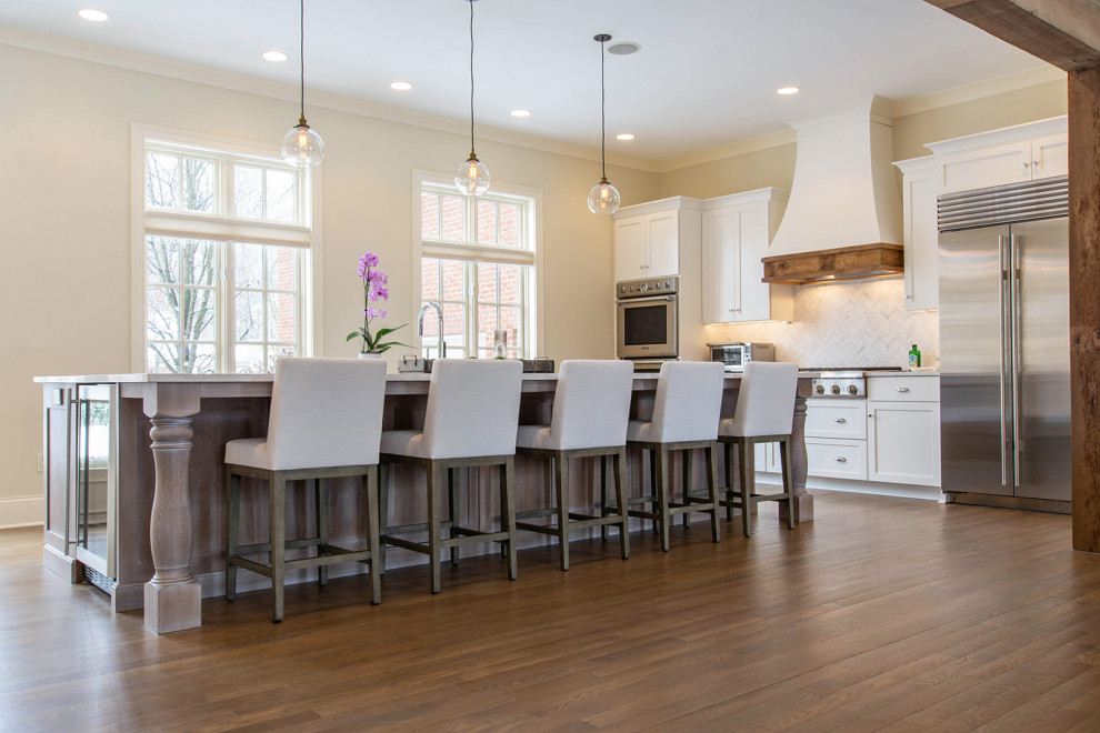 Kitchen - transitional kitchen idea in Columbus