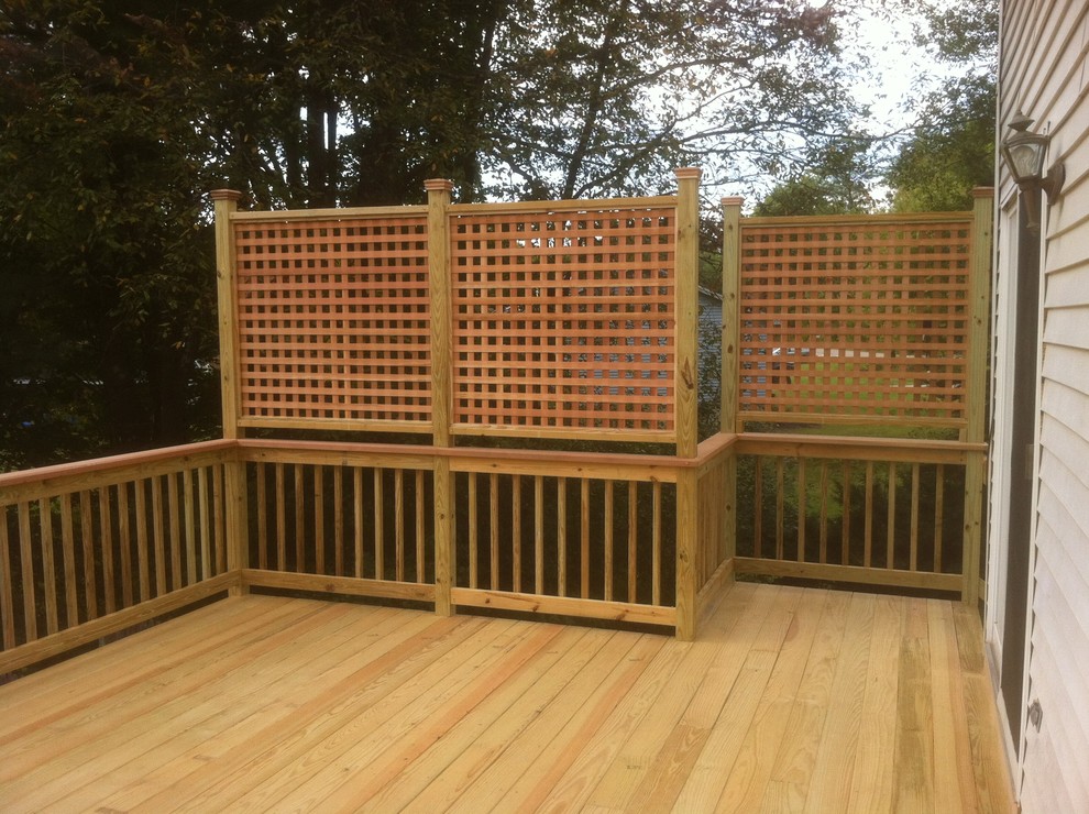 Presure treated deck with cedar cap rail and, privacy lattice Traditional Boston by