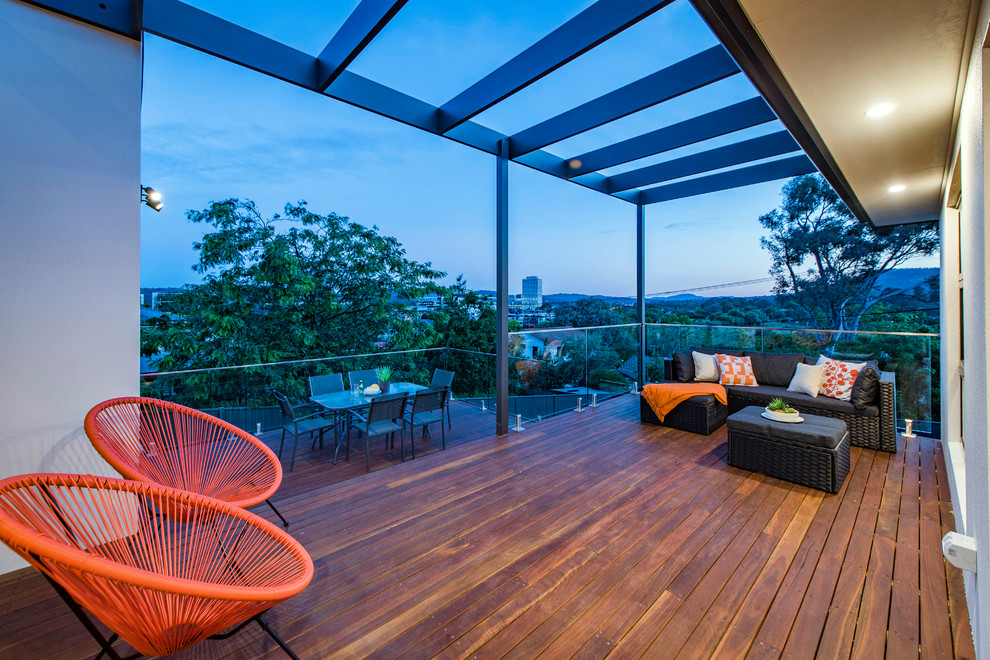 Photo of a mid-sized beach style backyard deck in Canberra - Queanbeyan.
