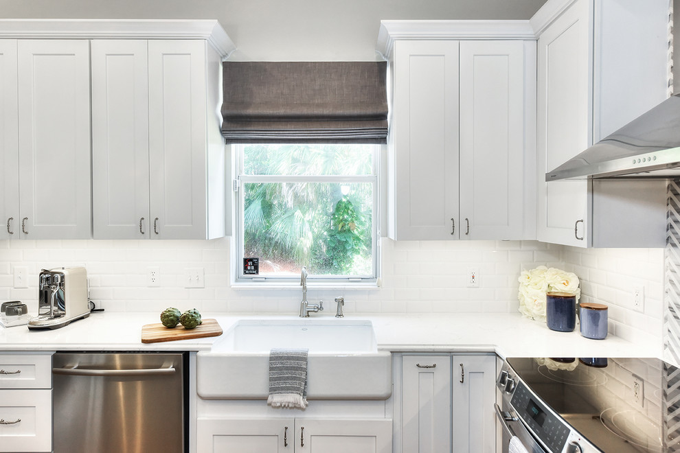 Eat-in kitchen - large transitional l-shaped medium tone wood floor eat-in kitchen idea in Jacksonville with a farmhouse sink, shaker cabinets, quartz countertops and an island