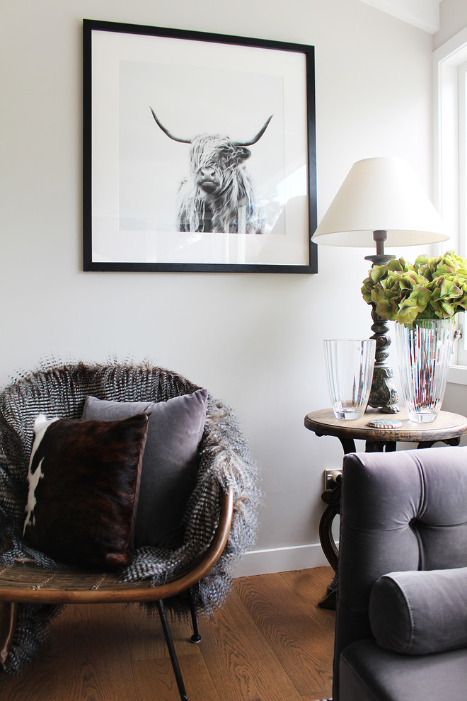Large transitional living room in Auckland.