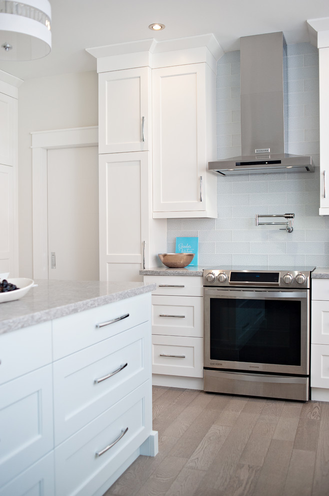 Example of a transitional kitchen design in Toronto