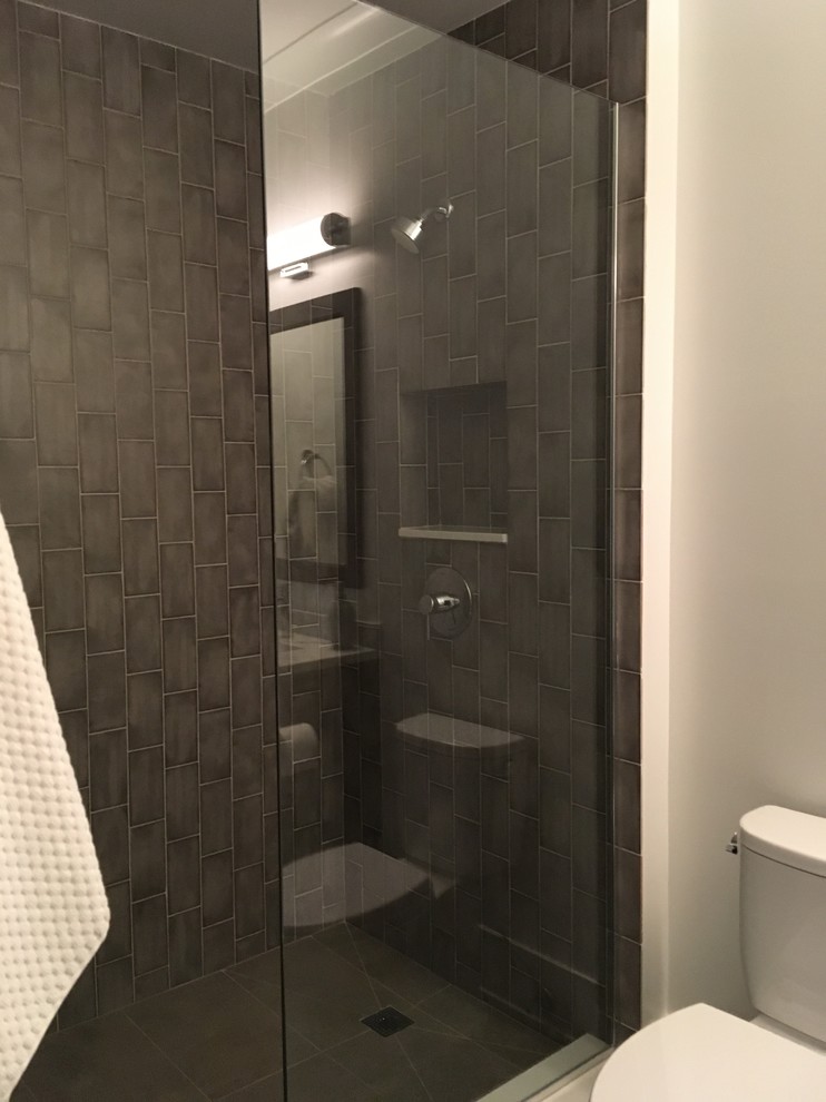 Home design - mid-sized transitional kids' gray tile and ceramic tile porcelain tile and gray floor home design idea in Chicago with shaker cabinets, dark wood cabinets, a two-piece toilet, gray walls, an undermount sink, quartz countertops and white countertops