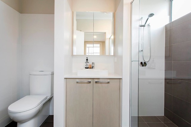 Plympton Park contemporary-bathroom