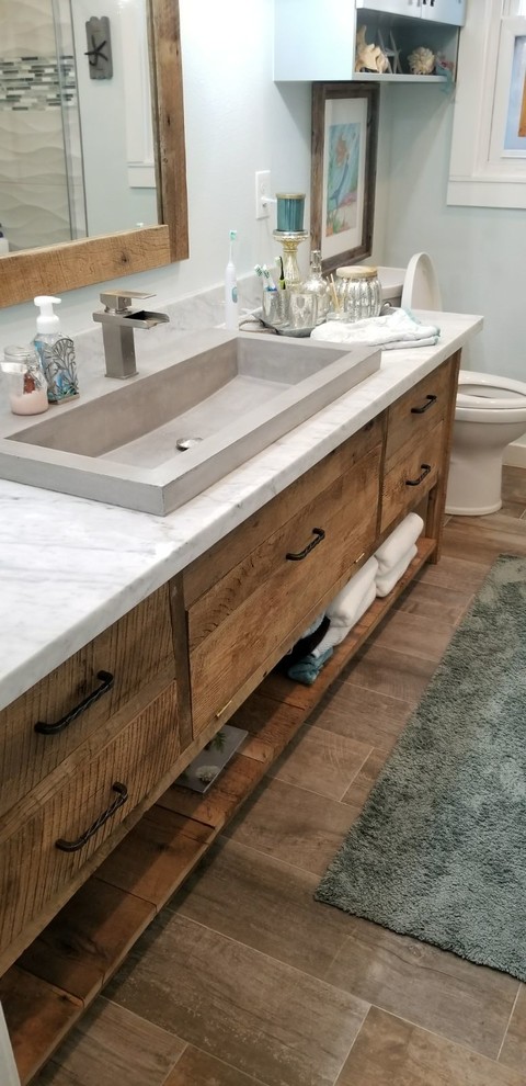 Mountain style bathroom photo in Houston