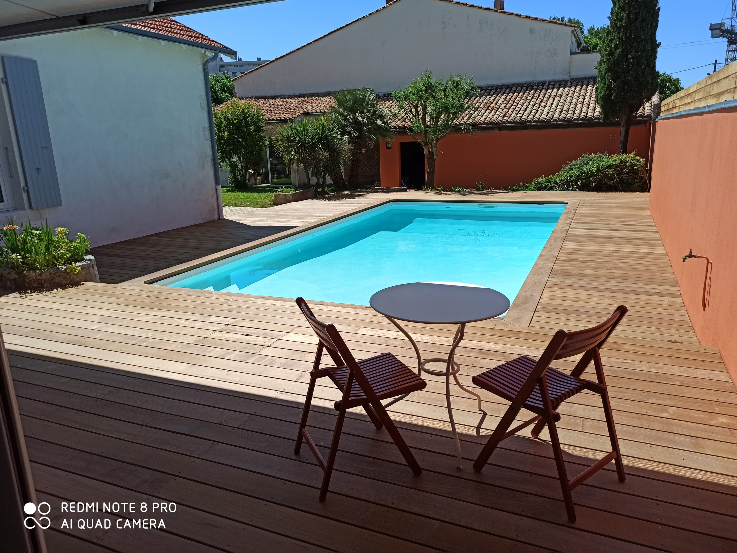Terrasse en bois et piscine