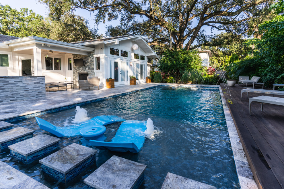 Foto di una piscina minimalista rettangolare di medie dimensioni e dietro casa con paesaggistica bordo piscina e pavimentazioni in cemento