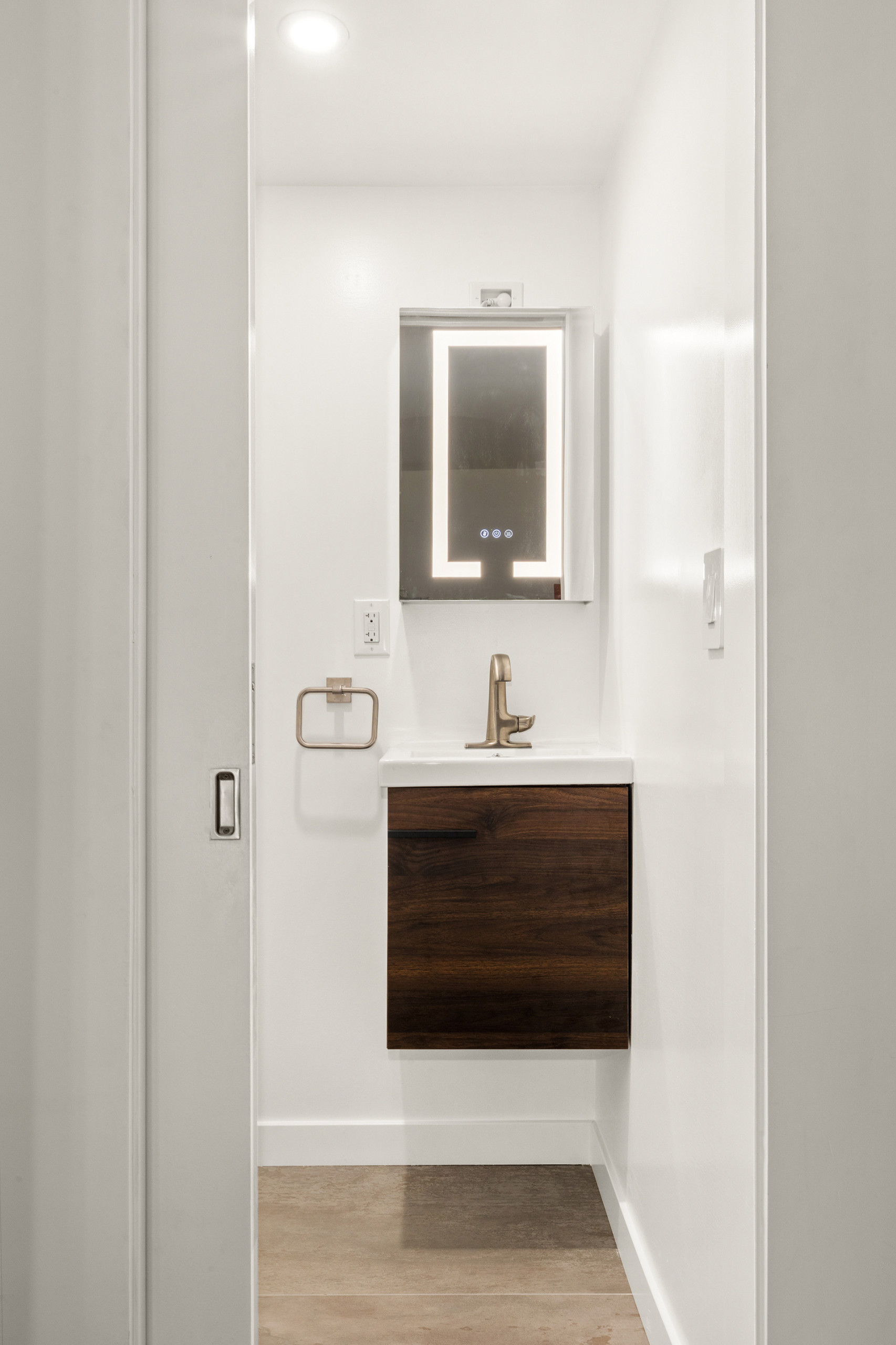 Santa Monica / Complete Bathroom Remodel
