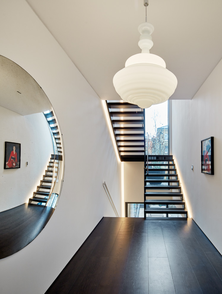 Inspiration for a mid-sized modern staircase in London.