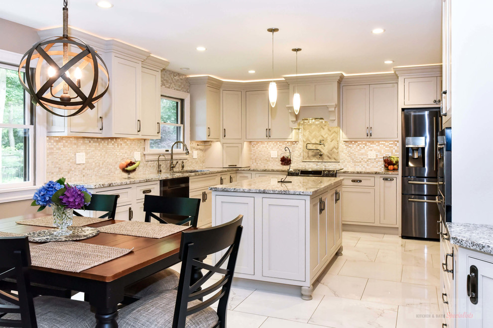 Inspiration for a large u-shaped eat-in kitchen in New York with an undermount sink, shaker cabinets, white cabinets, granite benchtops, beige splashback, stainless steel appliances and with island.