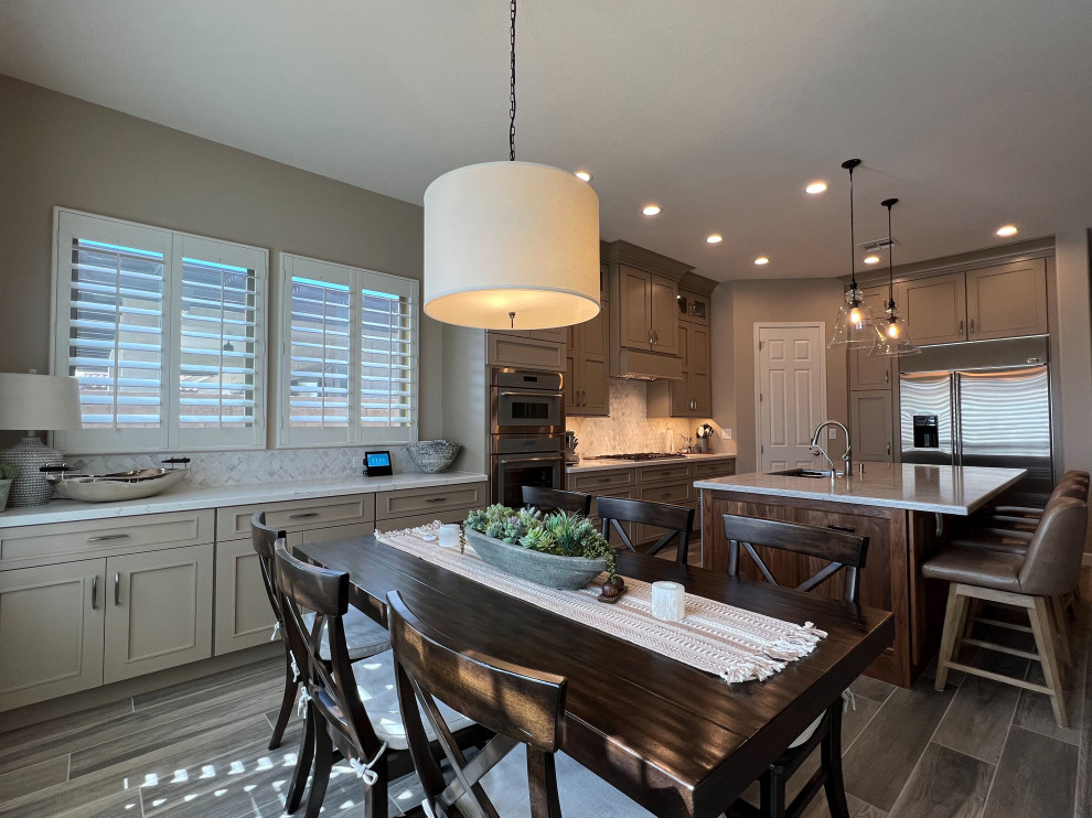 Kitchen - transitional kitchen idea in Phoenix