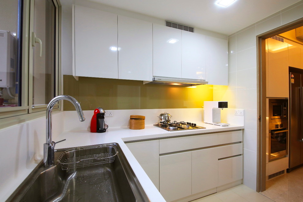 This is an example of a contemporary kitchen in Singapore.
