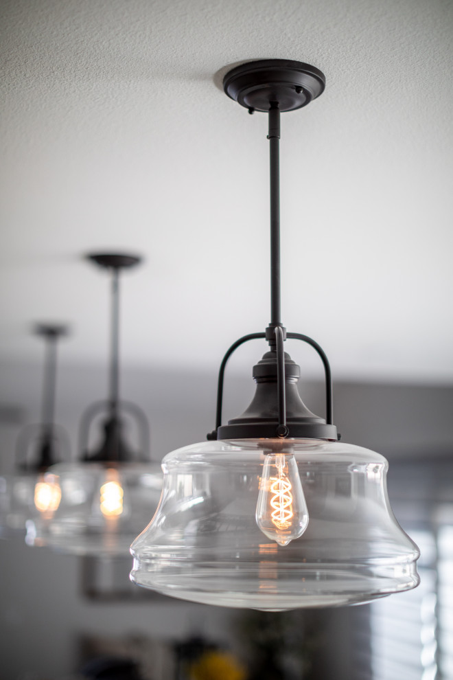 Home design - transitional home design idea in Orange County