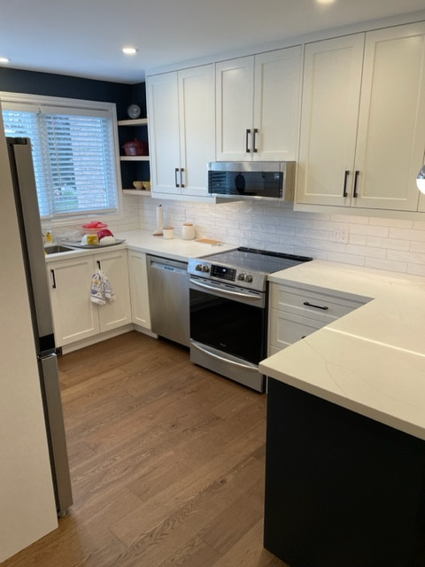 Lakeshore kitchen in Oakville townhouse