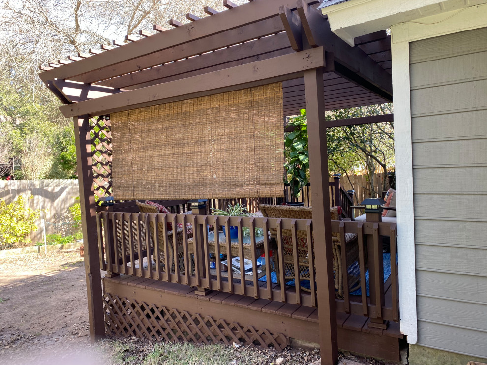Inspiration for a farmhouse deck remodel in Austin